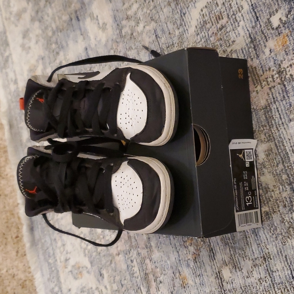 Jordan 1 MID